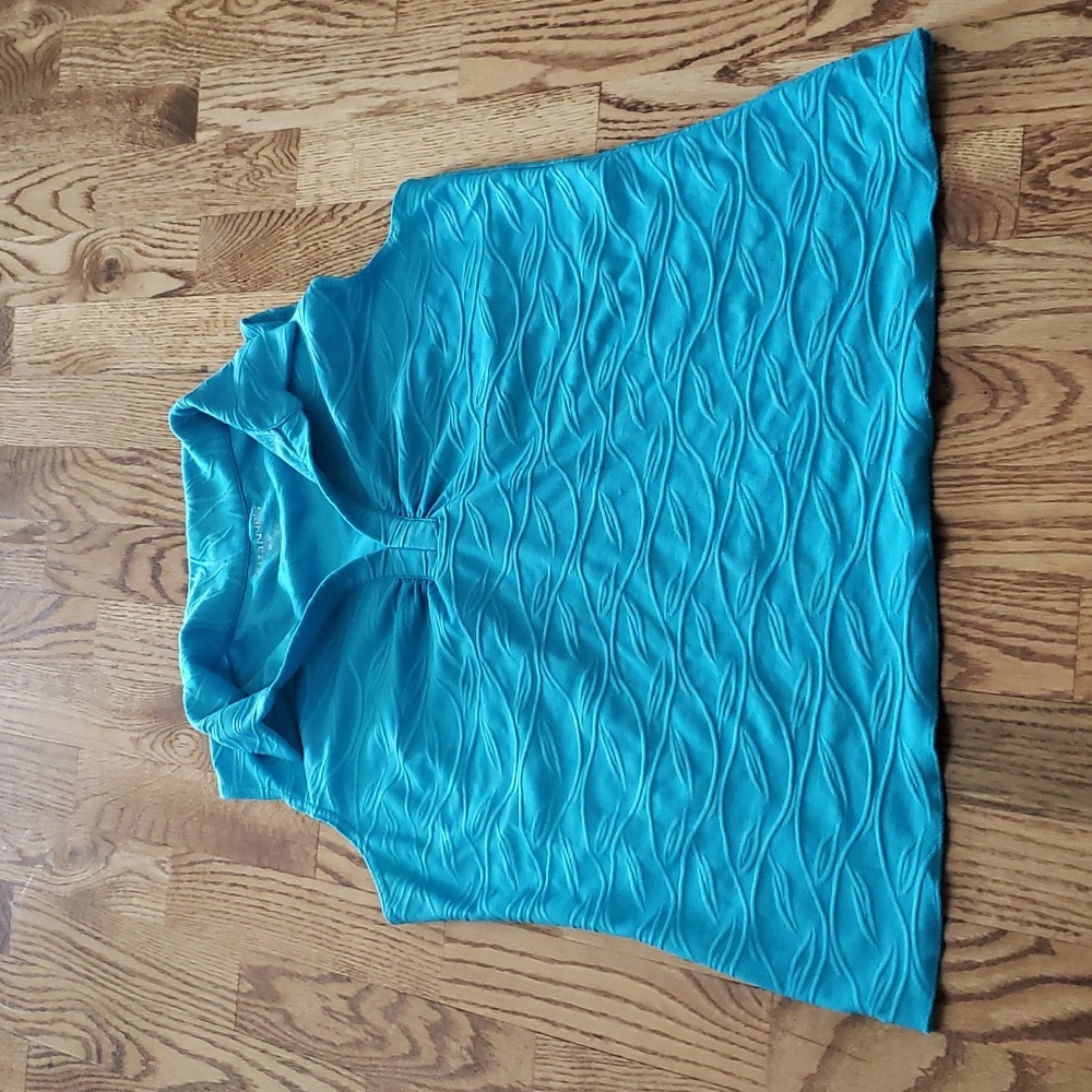 (M) Suzanne's Solid Color Collared Textured Athleisure Top Golf Sporty